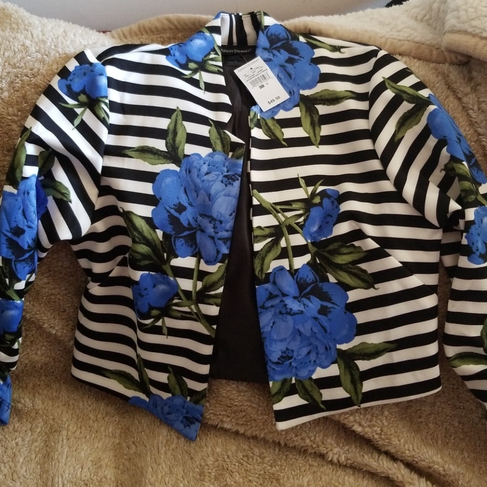 Striped blk/white blazer w/blue flowers
